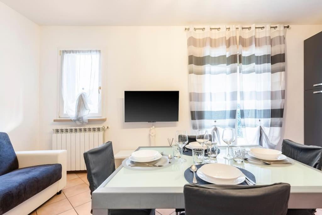 Limone Apartment - Featuring A Private Garden And Access To A Pool Barcuzzi Exteriér fotografie