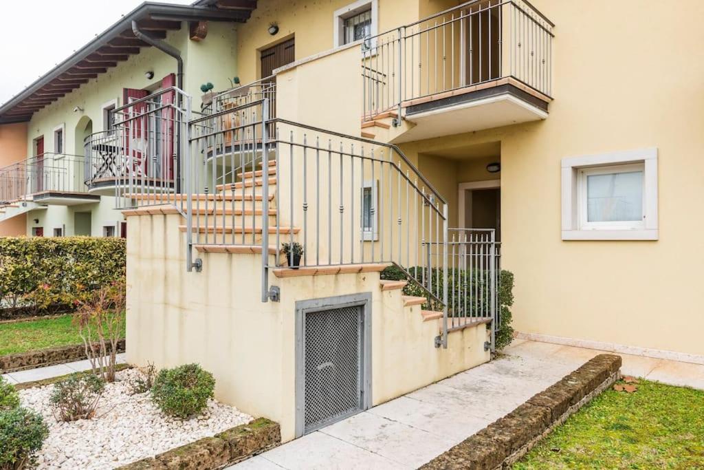 Limone Apartment - Featuring A Private Garden And Access To A Pool Barcuzzi Exteriér fotografie